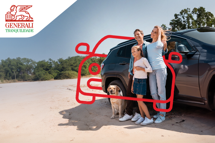 Família feliz por ter o carro protegido pelo Seguro Auto.