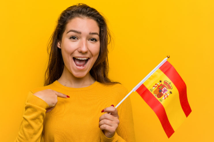 mãos com bandeira espanhola